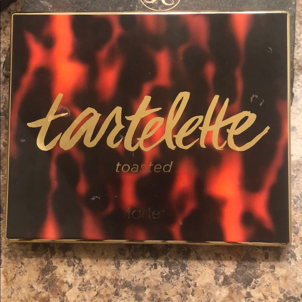 Eyeshadow pallet .. smells good !!